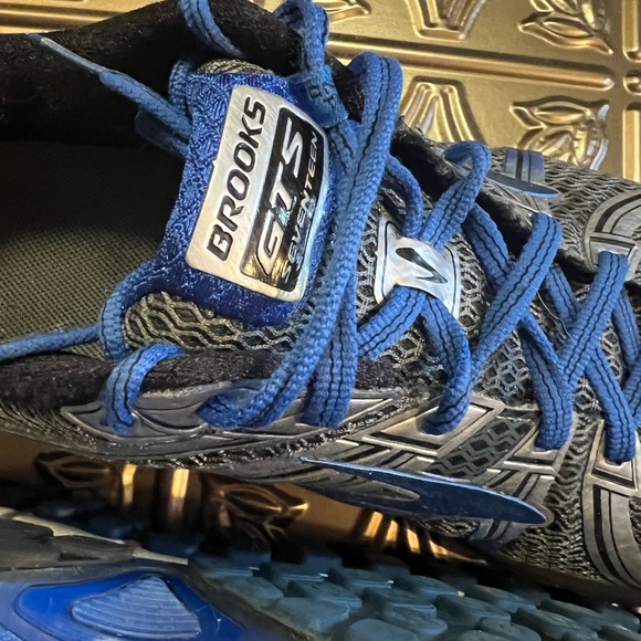 Brooks GTS Adrenaline 17. Running Shoes in Black and Blue size 14 wide. Men’s - Picture 9 of 10